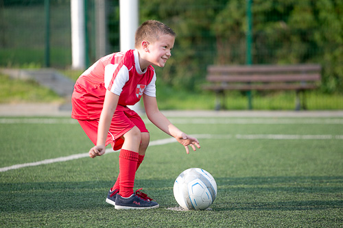Mały piłkarz podczas treningu, fot. Piotr Kubic